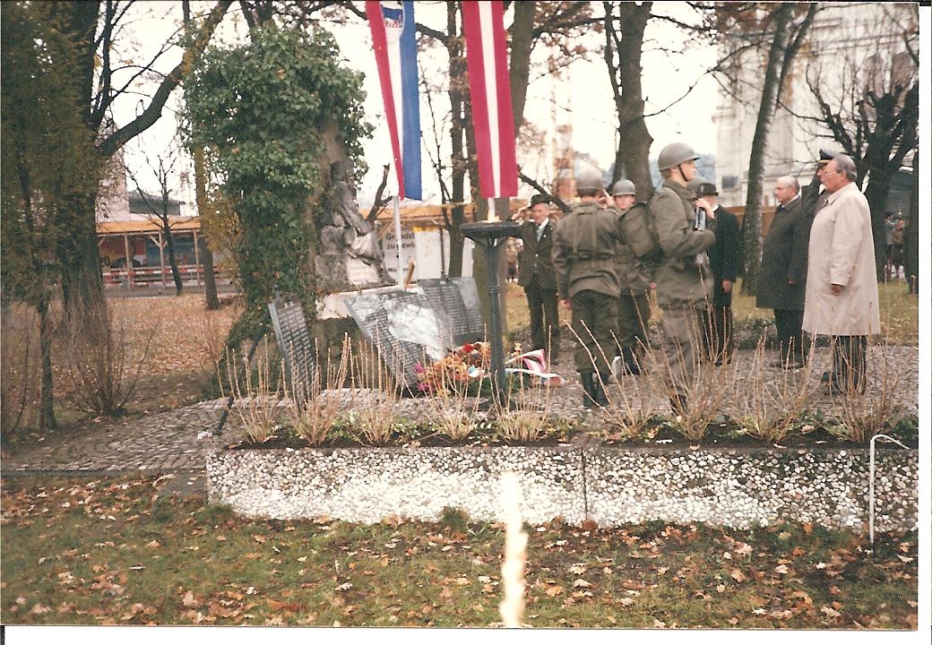 Kriegerdenkmal Bild 4.jpg
